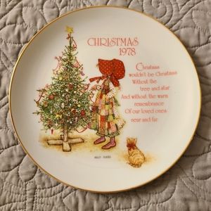 Vintage 1978 Holly Hobbie Large Commemorative Christmas Plate
